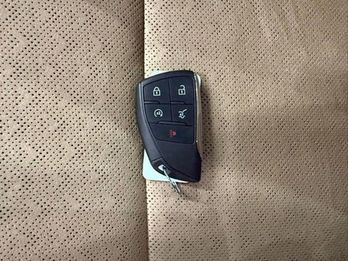 Used 2025 Chevrolet Equinox ACTIV w/ Safety and Technology Package AWD/4WD image 24