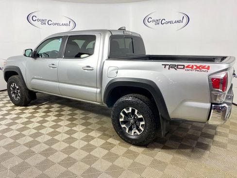 Certified 2023 Toyota Tacoma TRD Off-Road AWD/4WD image 4