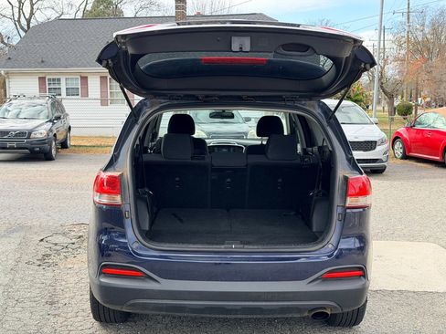 Used 2018 Kia Sorento LX image 7