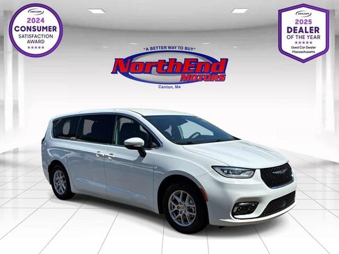 Used 2023 Chrysler Pacifica Touring-L FWD image 1