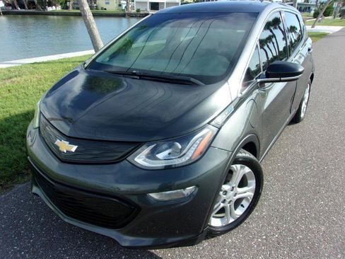 Used 2020 Chevrolet Bolt LT FWD image 2