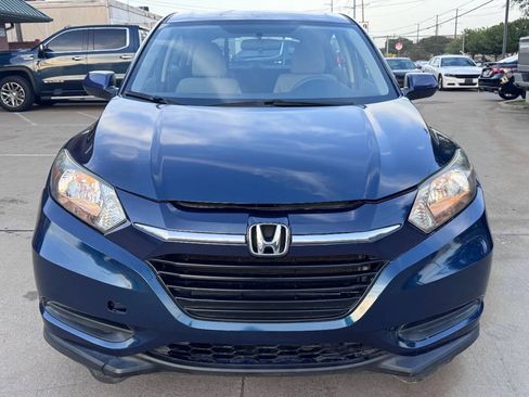 Used 2017 Honda HR-V LX image 2