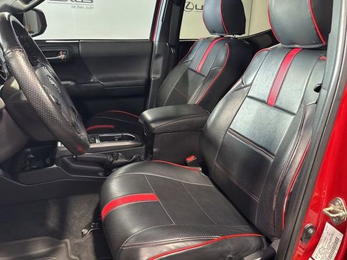 Used 2016 Toyota Tacoma SR image 35