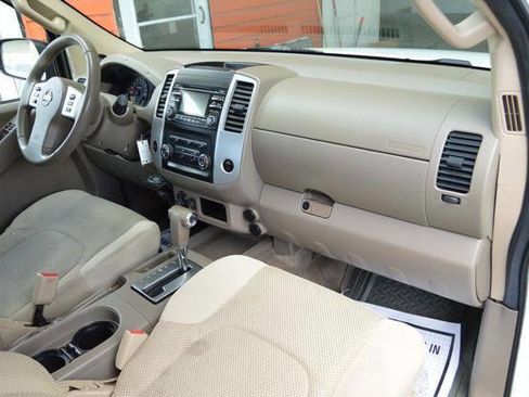 Used 2013 Nissan Frontier SV image 17