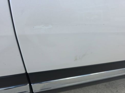 Used 2017 Ford Explorer Limited image 3