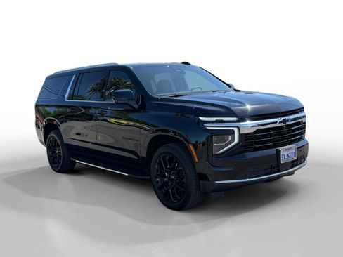 Used 2026 Chevrolet Suburban LS w/ LPO, Dark Essentials Package AWD/4WD image 7