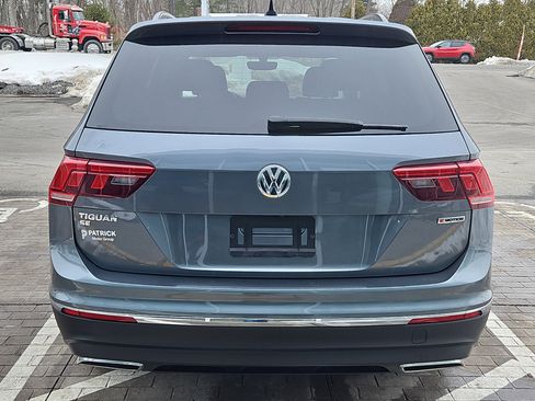 Used 2021 Volkswagen Tiguan SE w/ Panoramic Sunroof Package image 25