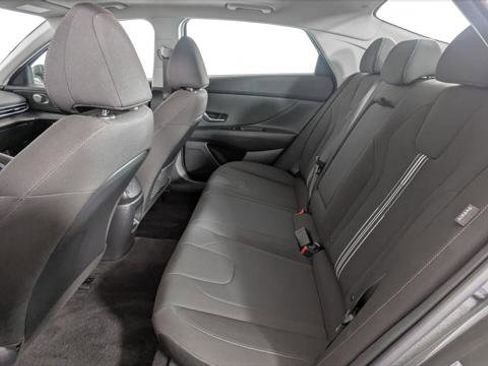 Used 2025 Hyundai Elantra SEL image 18