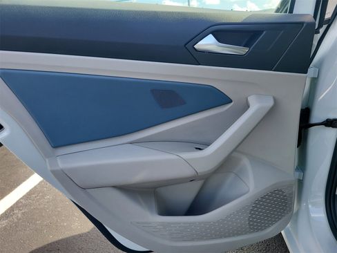 Certified 2025 Volkswagen Jetta SE image 11