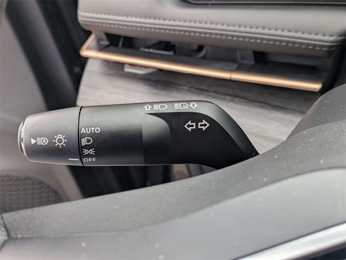 Used 2023 Nissan Ariya FWD image 21