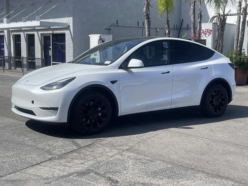 Used 2023 Tesla Model Y Long Range AWD/4WD image 5