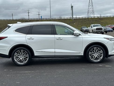 Used 2022 Acura MDX SH-AWD w/ Advance Package image 2