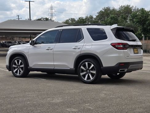 Used 2025 Honda Pilot Touring image 6