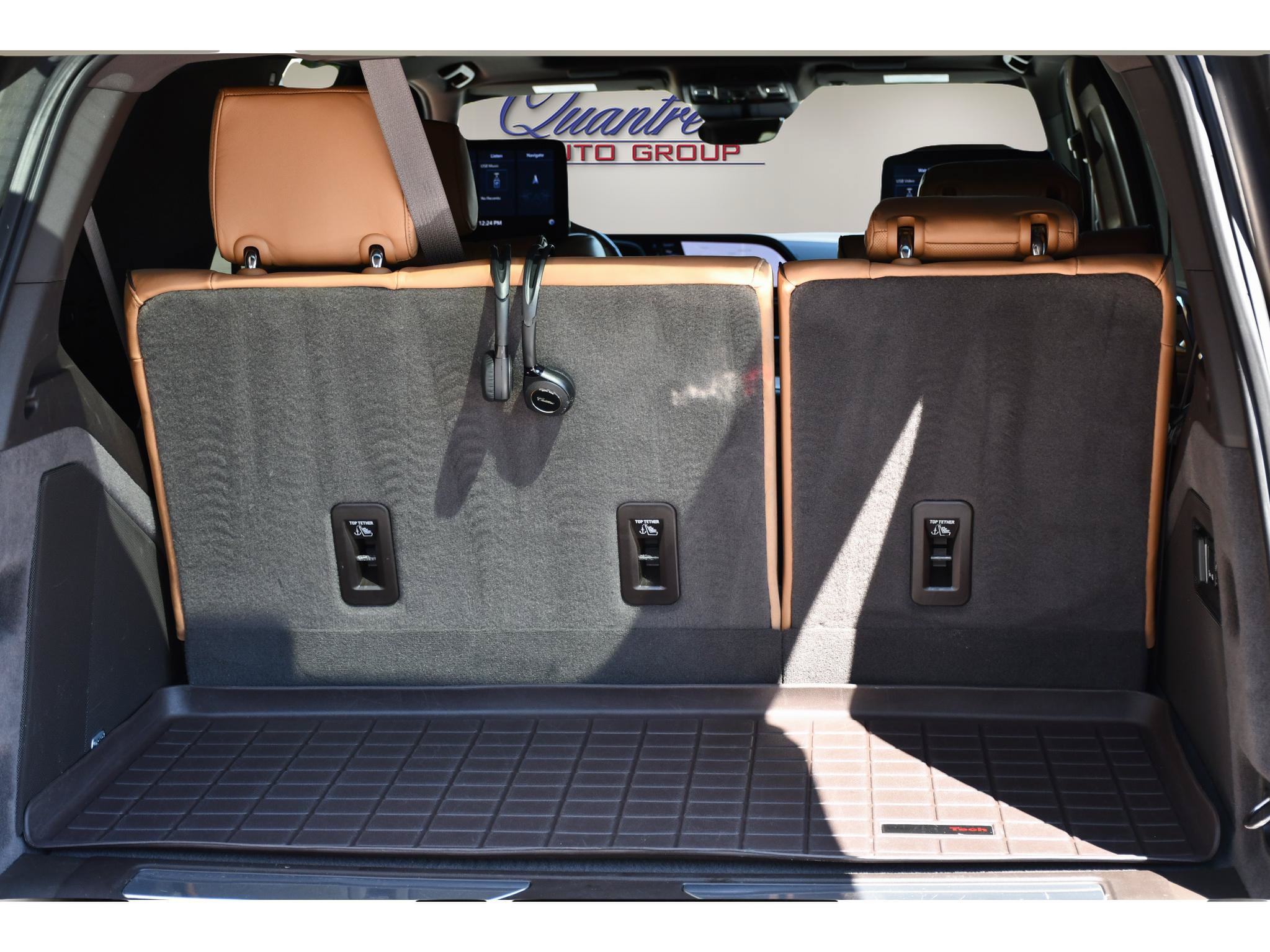 Used 2021 Cadillac Escalade Premium Luxury AWD/4WD image 24
