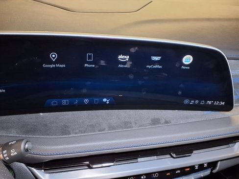 Certified 2025 Cadillac XT4 Sport w/ Cold Weather Package image 4