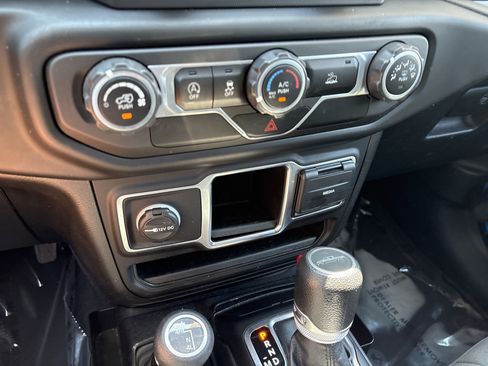 Used 2021 Jeep Gladiator Sport AWD/4WD image 30