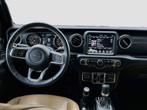 Used 2018 Jeep Wrangler Unlimited Sahara AWD/4WD image 18