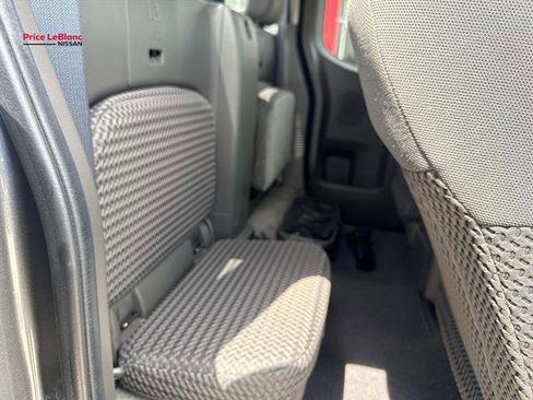 Used 2016 Nissan Frontier SV w/ SV Value Truck Package RWD image 9