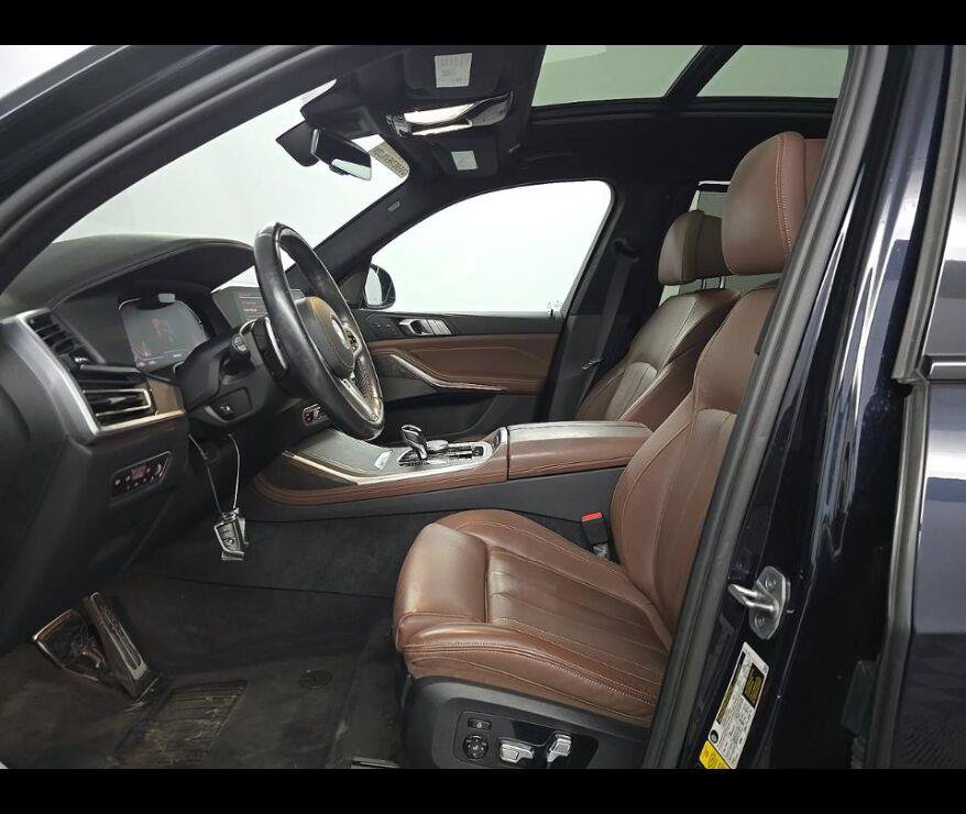 Used 2021 BMW X7 xDrive40i w/ M Sport Package AWD/4WD image 3