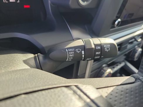 Used 2025 Toyota 4Runner SR5 AWD/4WD image 27