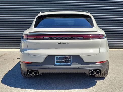 New 2026 Porsche Cayenne Base image 4