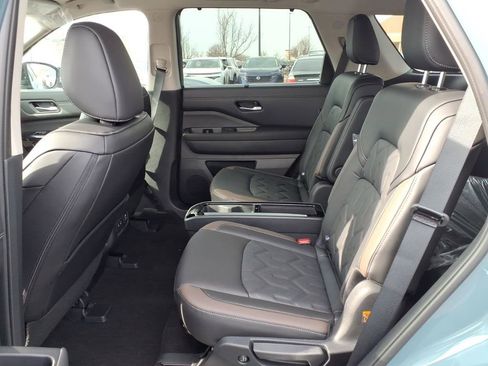 New 2026 Nissan Pathfinder Platinum image 29