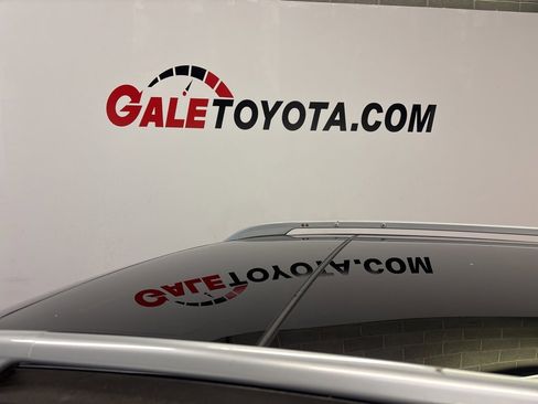 Used 2017 Nissan Rogue SV image 4