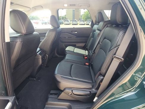 Used 2025 Nissan Pathfinder SL w/ Black Appearance Package AWD/4WD image 16
