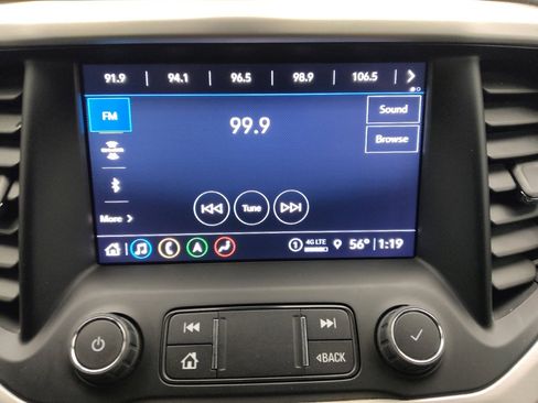 Used 2023 GMC Acadia SLT FWD image 25