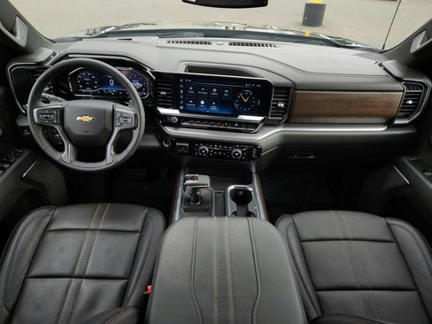Used 2025 Chevrolet Silverado 1500 High Country AWD/4WD image 16