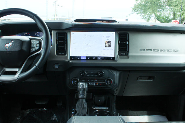 Used 2025 Ford Bronco Outer Banks AWD/4WD image 16