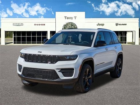 New 2025 Jeep Grand Cherokee Altitude image 3