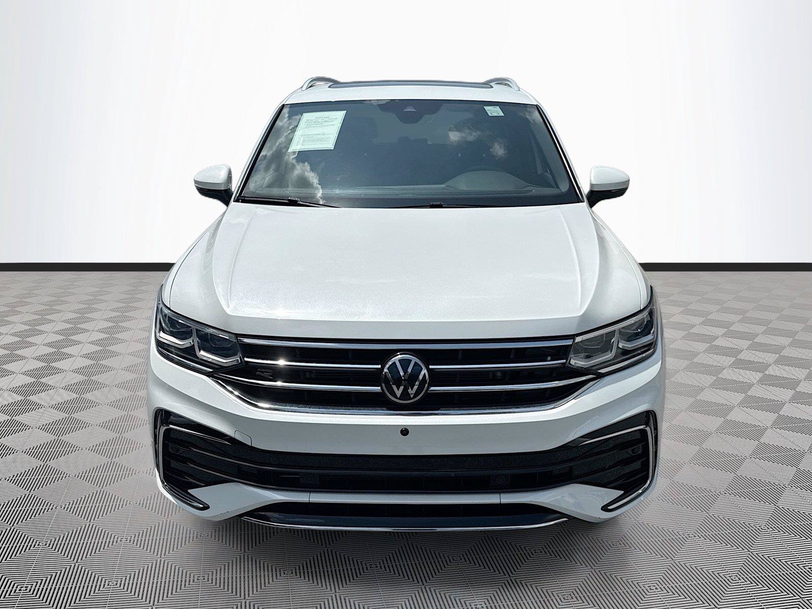 Used 2022 Volkswagen Tiguan SEL R-Line AWD/4WD image 2