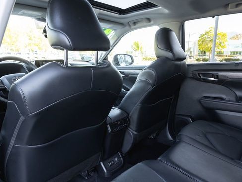 Certified 2021 Toyota Highlander Limited AWD/4WD image 26