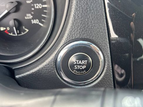 Used 2020 Nissan Rogue SV AWD/4WD image 19