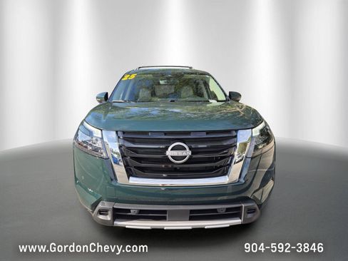 Used 2025 Nissan Pathfinder SL FWD image 9