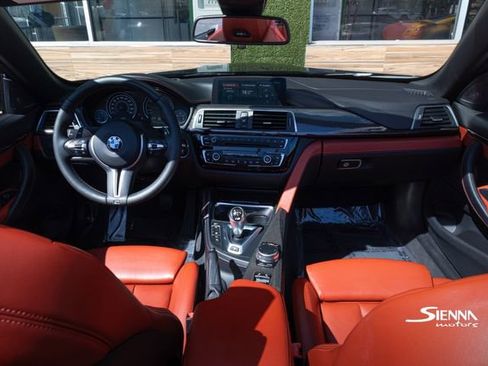 Used 2018 BMW M4 Convertible image 32