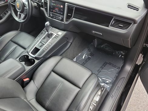 Certified 2018 Porsche Macan AWD/4WD image 19