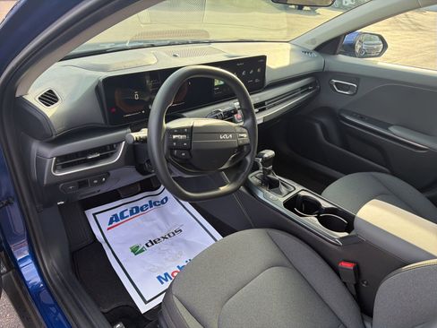 Used 2025 Kia K4 LXS image 10