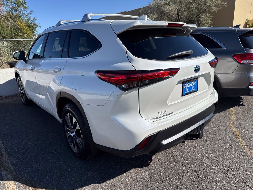 Used 2021 Toyota Highlander XLE AWD/4WD image 4