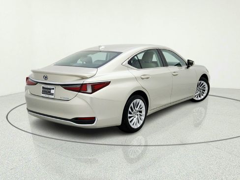 Used 2019 Lexus ES 300h w/ Accessory Package 2 FWD image 9