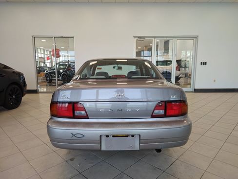Used 1995 Toyota Camry LE FWD image 4