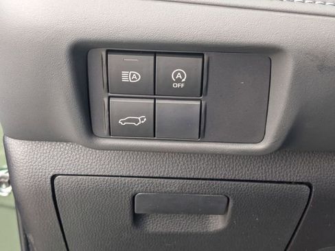 Used 2023 Toyota Highlander XLE FWD image 16