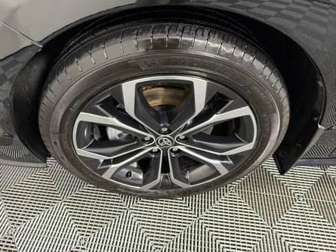 Used 2025 Toyota Sienna Platinum image 16