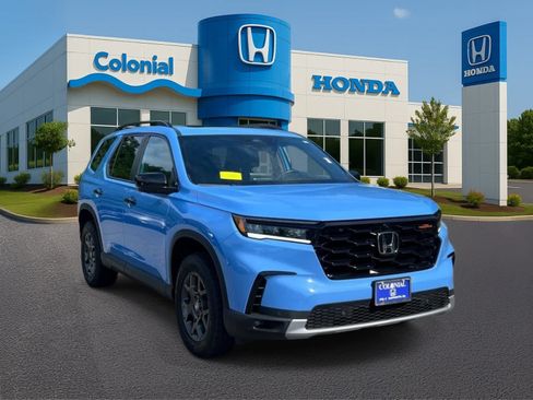 Used 2025 Honda Pilot TrailSport image 8