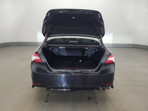 Used 2020 Toyota Camry SE image 29