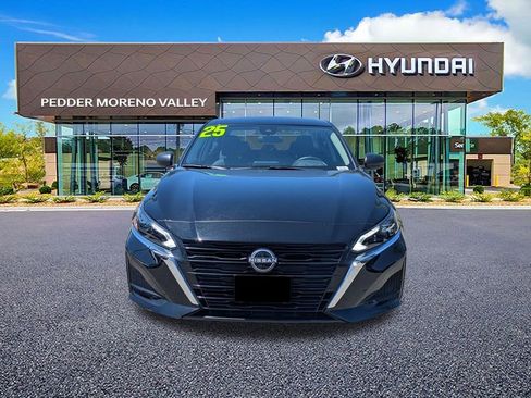 Used 2025 Nissan Altima 2.5 SV image 8