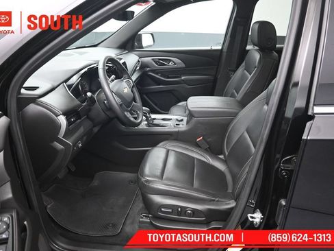 Used 2023 Chevrolet Traverse LT w/ LT Premium Package AWD/4WD image 9