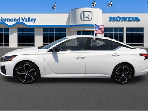 Used 2024 Nissan Altima 2.5 SR FWD image 9