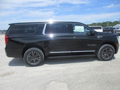 New 2026 GMC Yukon XL Elevation w/ Elevation Premium Package AWD/4WD image 3